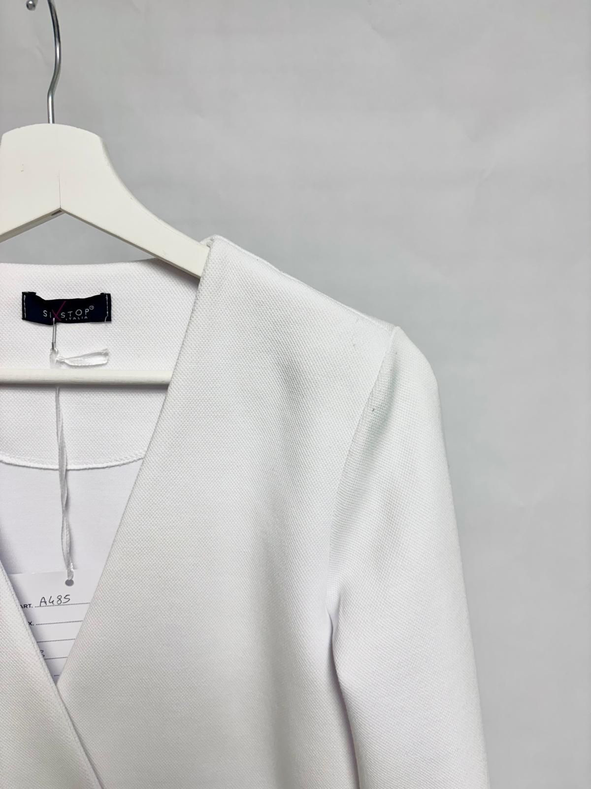 Elegant structured fabric jacket