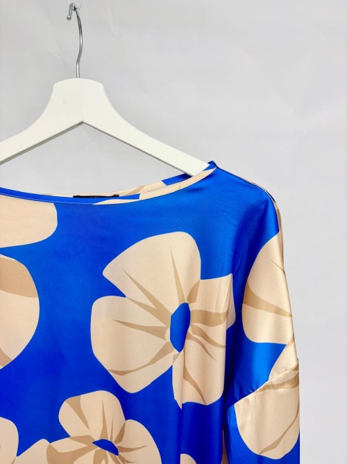 Oversized satin blue blouse with beige floral print
